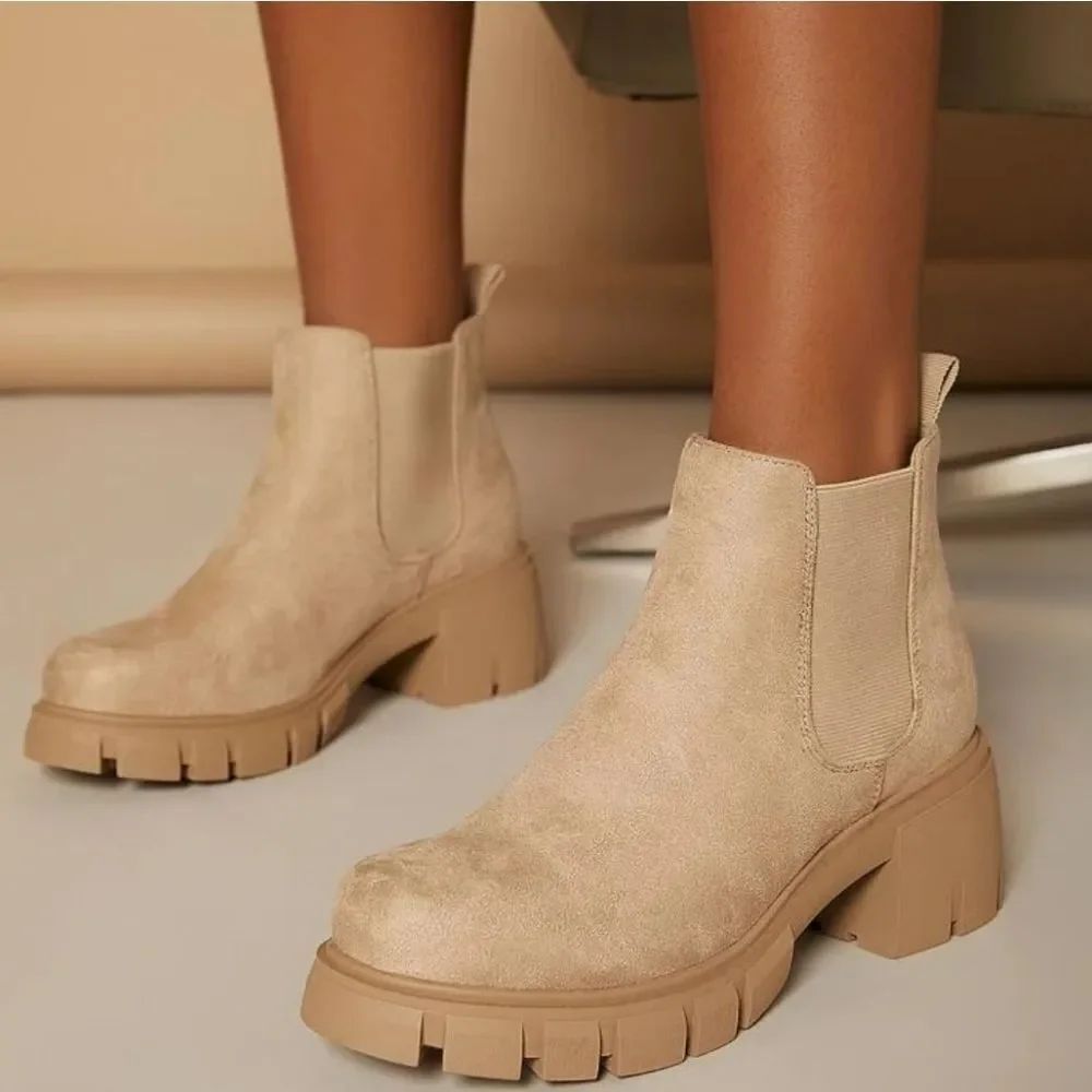 BRAND NEW MADDEN NYC WOMEN'S CHELSEA CHUNKY HEEL SUEDE BOOTIE